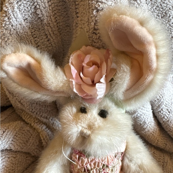 Bearington Bears Collection Beautiful Bunny -Fully jointed, embroidered see pics - Picture 2 of 11